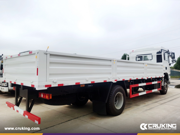 SHACMAN L3000 Cargo Truck