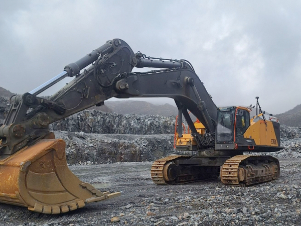Excavator Chassis Maintenance Tips